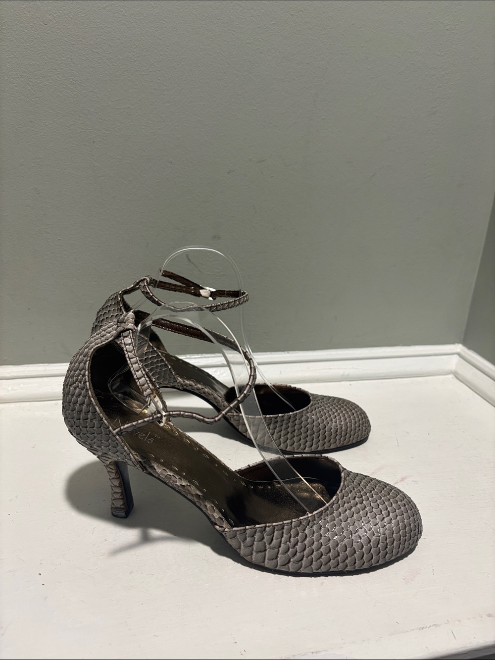 Novella Women's Taupe Faux Snake Skin Textured Ankle-Strap Heels-size 11